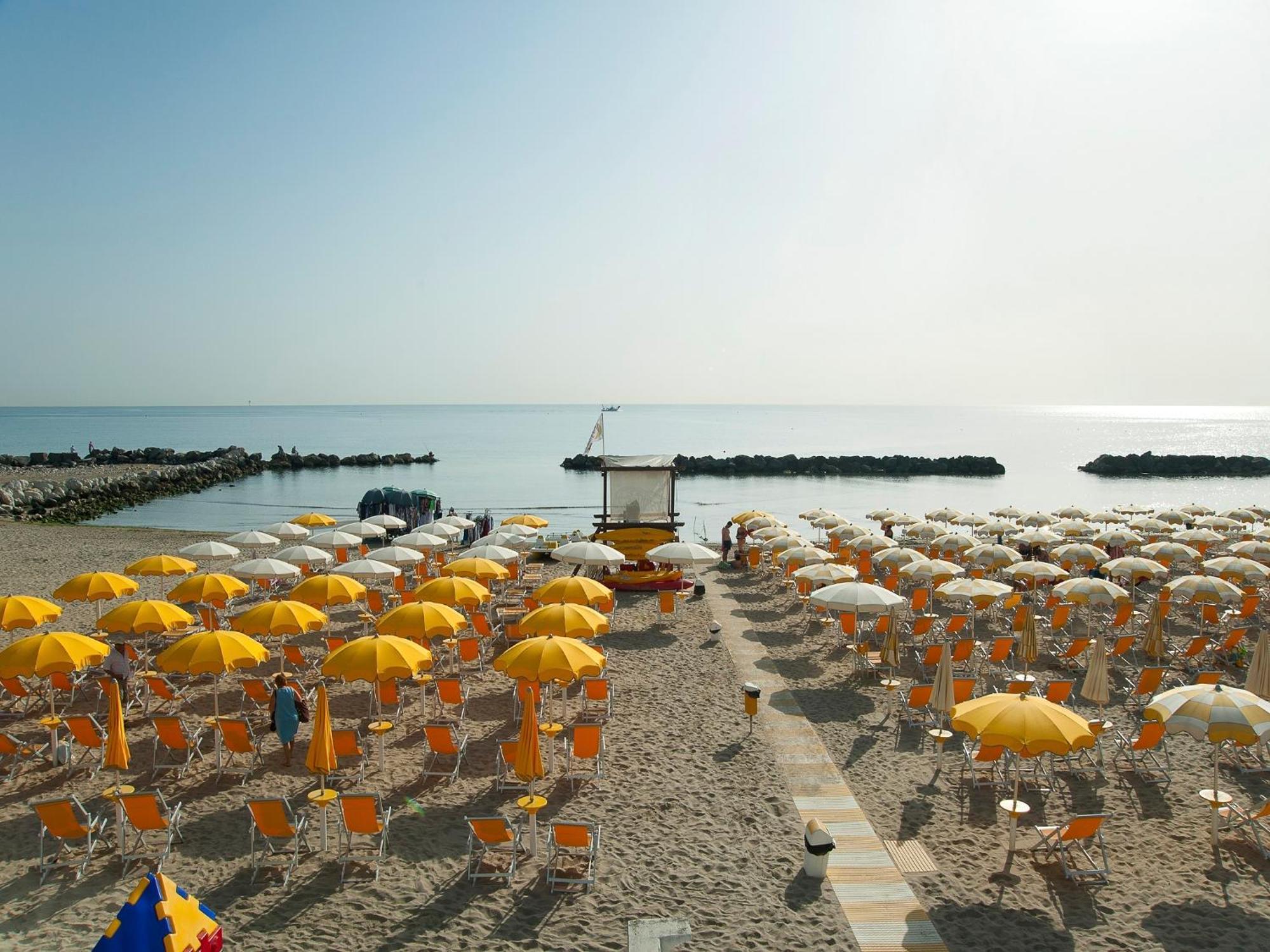 Club Esse Mediterraneo Montesilvano Exterior photo